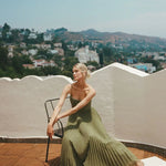 Lara - Moderna Elegancija S Otvorenim Leđima Maja Zagreb