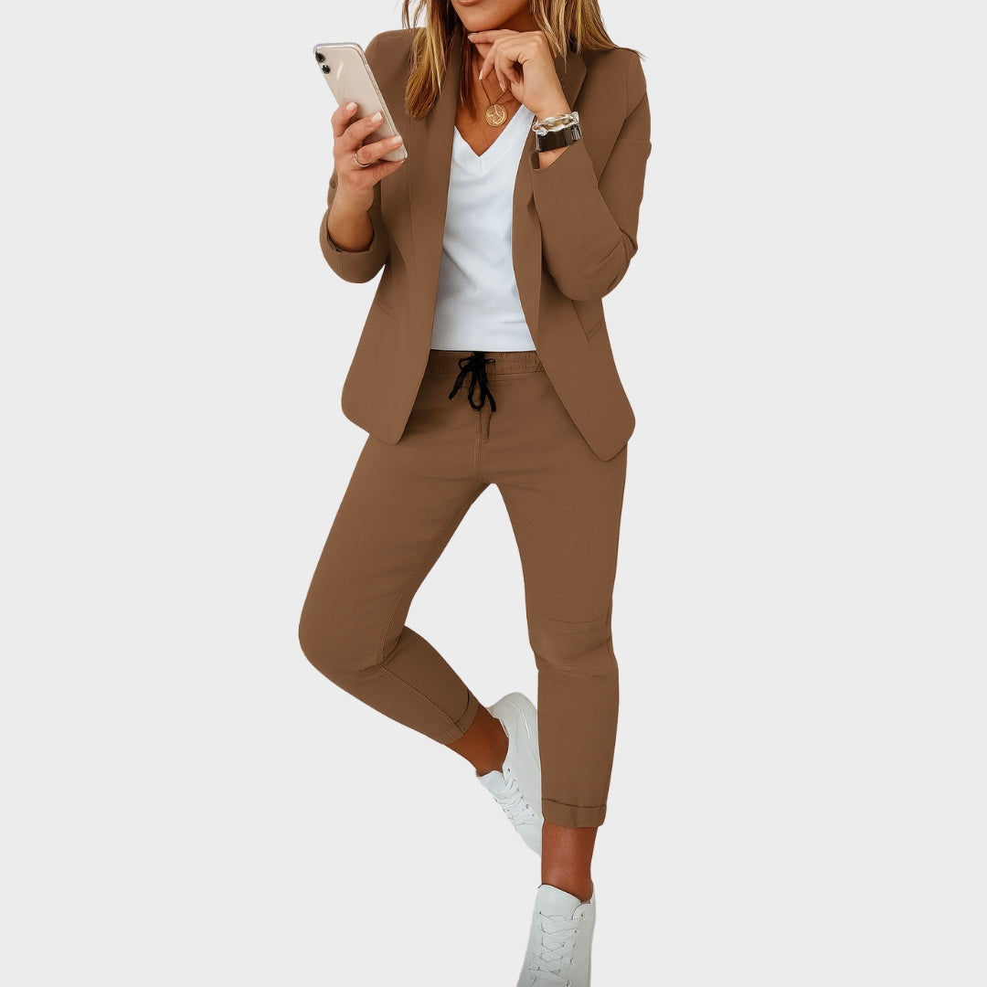 Ksenka – Sofisticirani Kostim Maja Zagreb