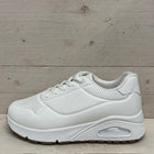 Osnovne zračne tenisice bijele